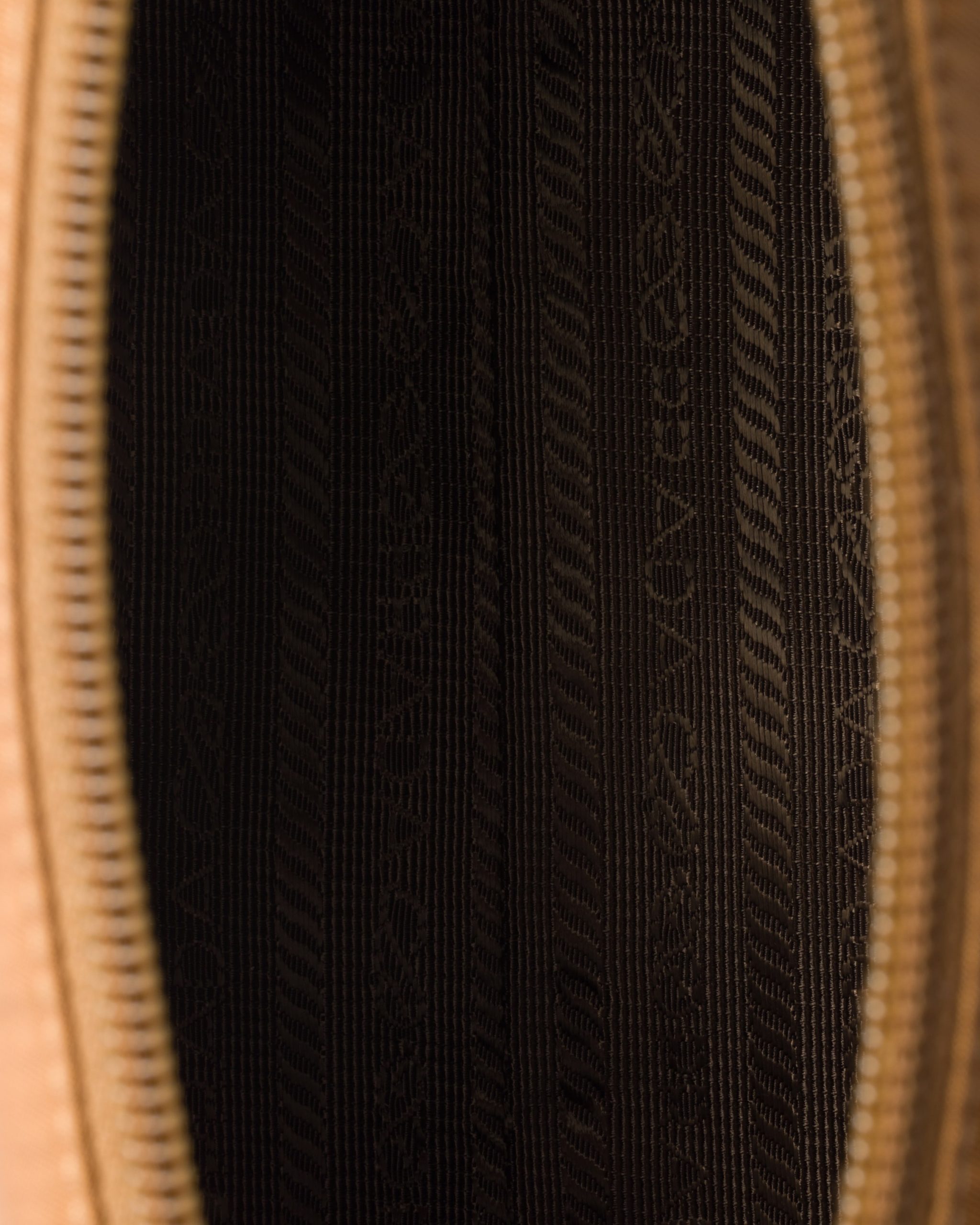 Prada Medium Re-Nylon pouch - Image 3